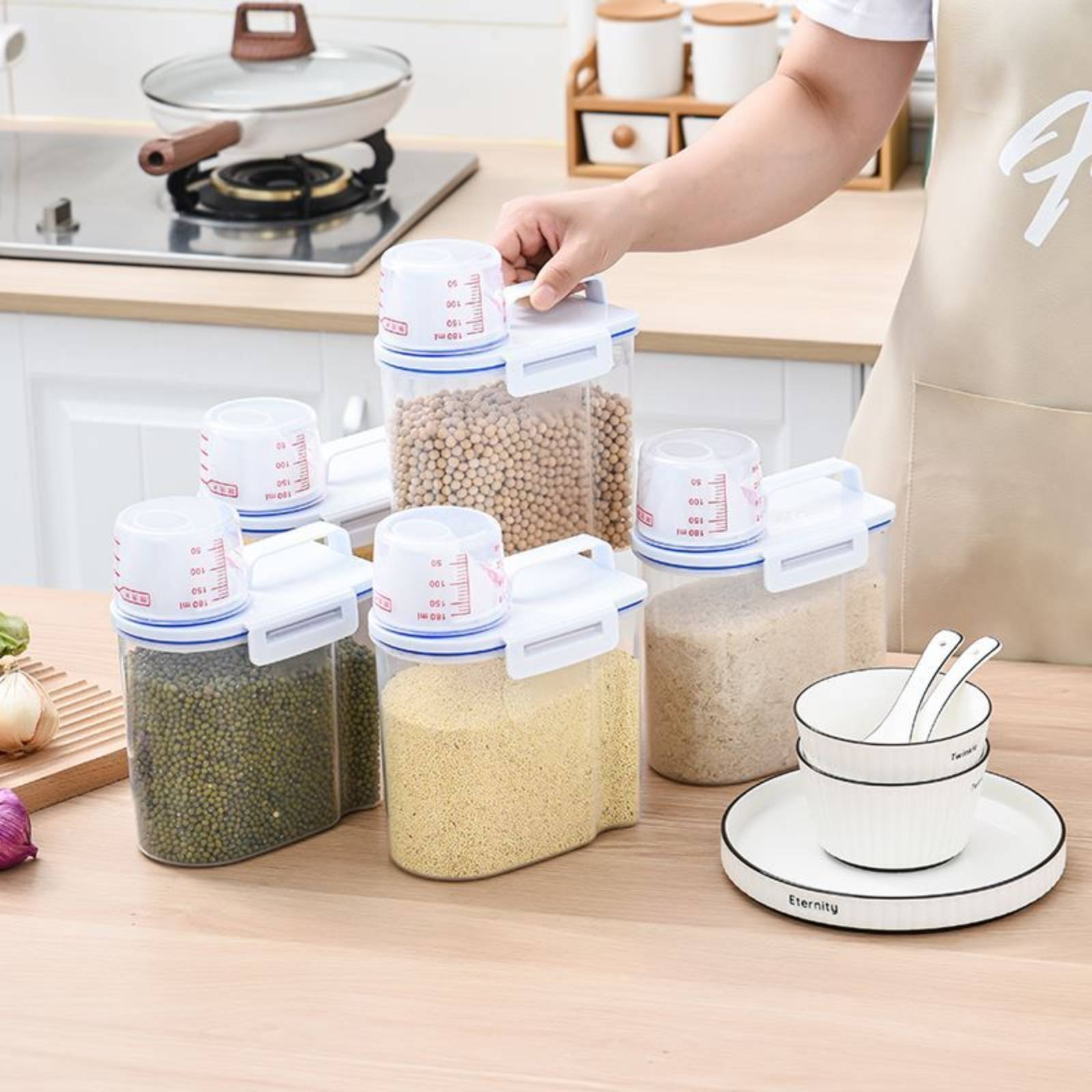 Food Storage In Pantry - ภาชนะเก็บข้าวสาร กล่องจ่ายข้าวสารแบบปลอดภัย พร้อมที่ตวง ช่วยจ่ายอาหารแห้งได้อย่างง่ายดาย ฝาจ่ายข้าวสารแบบเทได้สะดวก อุปกรณ์จัดระเบียบห้องครัว